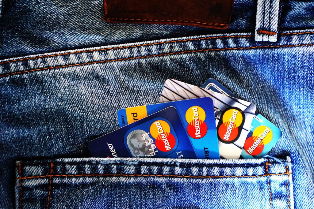 Fyra vanliga kreditkortsavgifter som du behöver känna till innan du tecknar ett kreditkort